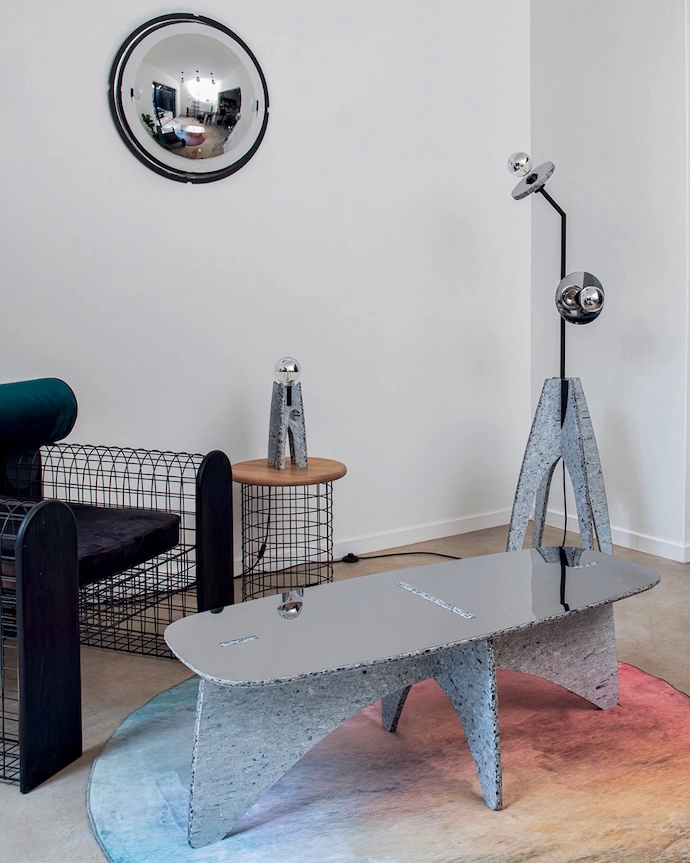 Phlat coﬀee table.