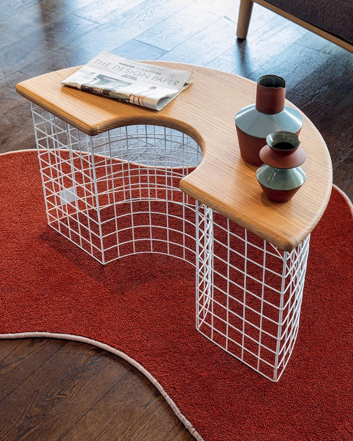 MeshMash Rainbow coﬀ ee table.