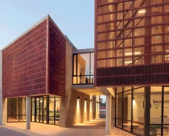 Leading the Breeze Block trend are brick experts Klay – and there’s no better example of their product than the new Bendehuis office space in the Old East Precinct, Pretoria.