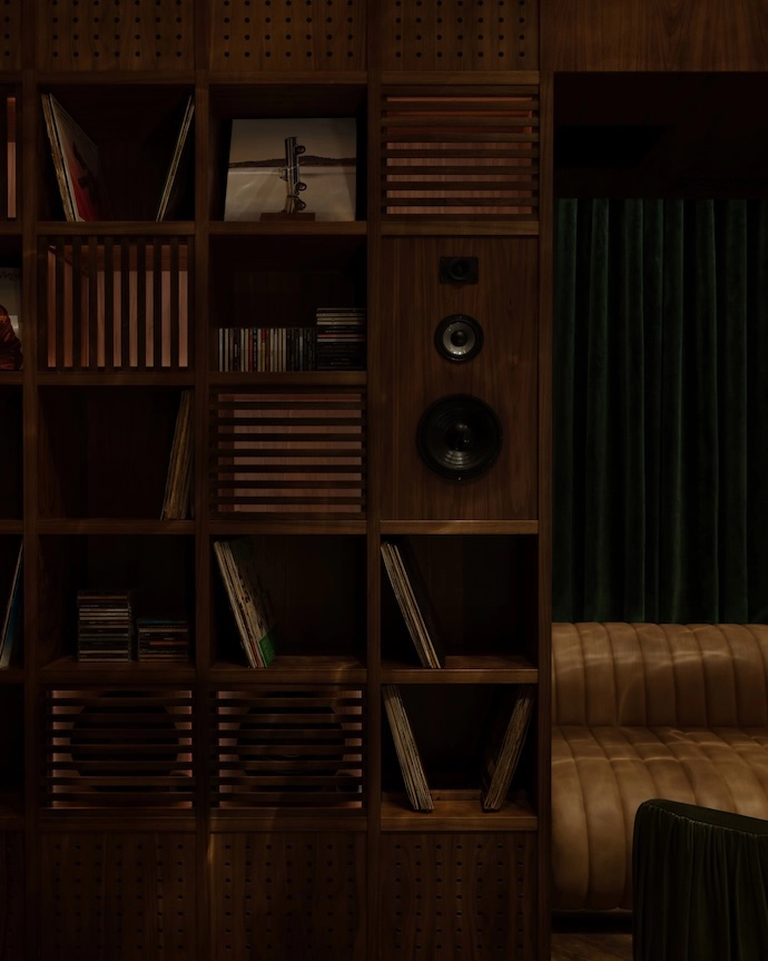 The-Room-by-Tristan-du-Plessis-9