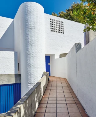 Designed by Adèle Naudé Santos and Antonio de Souza Santos, the home’s blank street- facing facade provides privacy from passers-by.