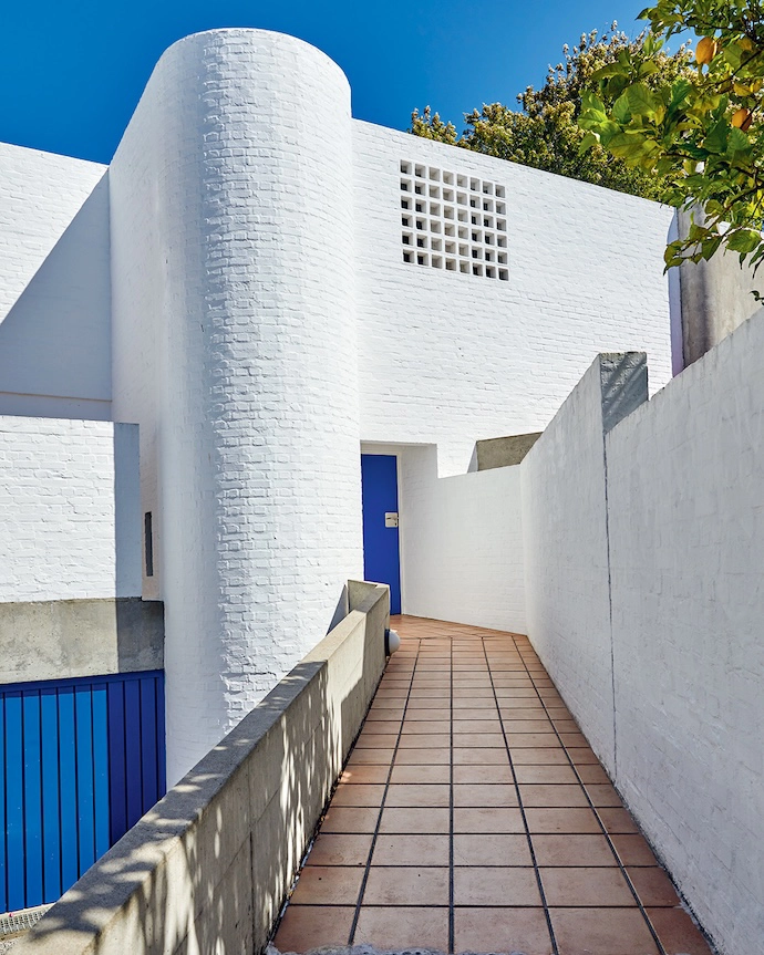 Designed by Adèle Naudé Santos and Antonio de Souza Santos, the home’s blank street- facing facade provides privacy from passers-by.