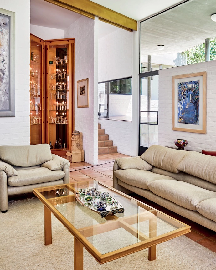 A Maralunga seating system by Vico Magistretti for Cassina and CMPT coffee table by Lichen for Karimoku make for pretty sitting in the lounge.
