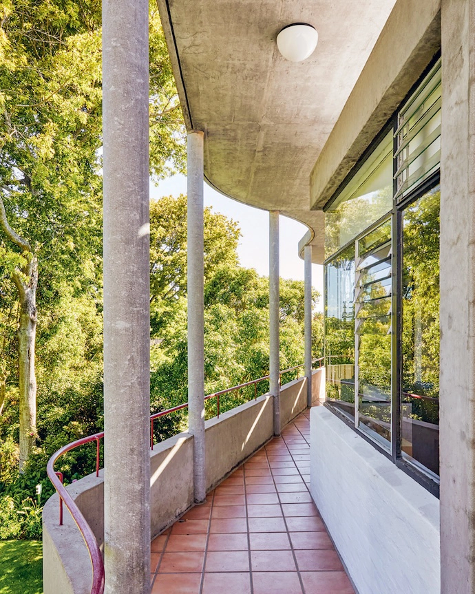 With a babbling brook soundtrack, the garden-facing rooms encourage relaxation.