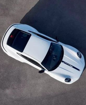 The rear wheel-drive 911 Carrera T is powered by the 3.0-litre 6-cylinder twin-turbo boxer engine delivering 290kW and 450Nm.