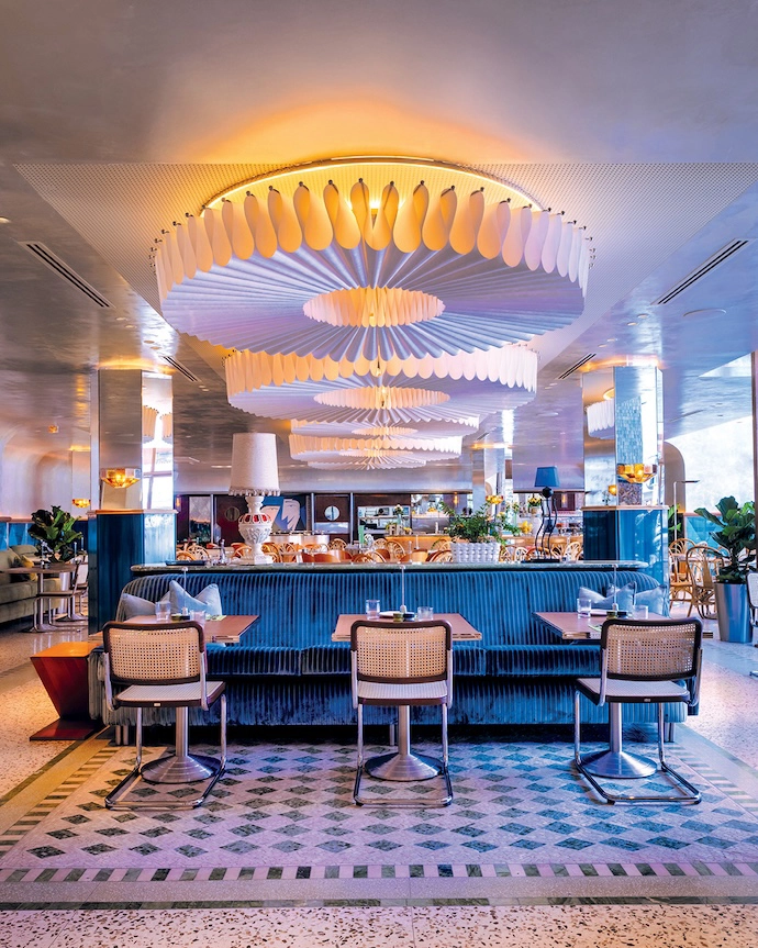 Arlecchino restaurant by Tashas on the ground floor of Dolce Vita. Note the chandeliers, inspired by the neck ruﬄ es of the iconic Italian harlequin.