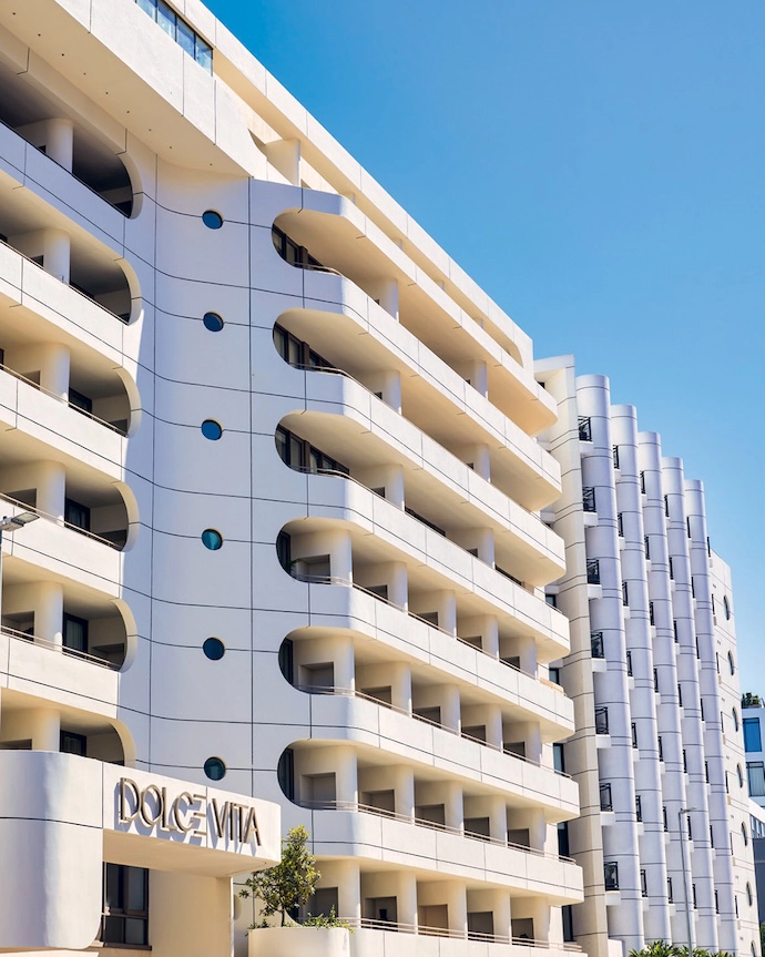Facing the main road (Regent Road) are the Dolce Vita apartments, with The Flamingo – designed by the same architect – to the right