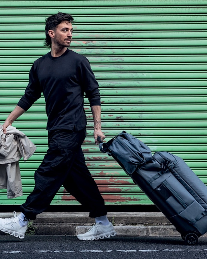 Aion check-in wheeled duﬀel-bag and the 35L Aion duﬀel.