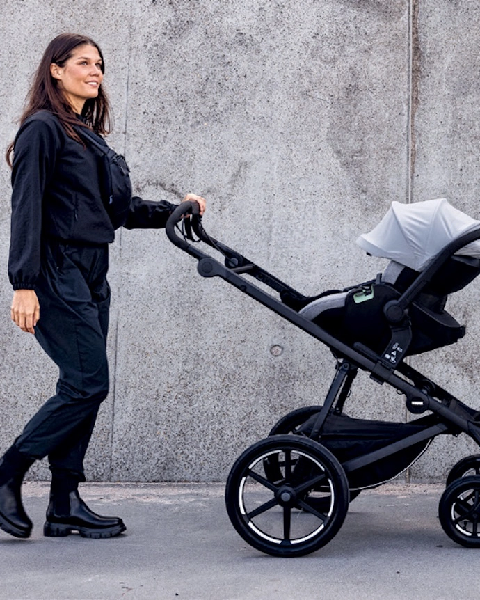 Urban Glide 4 stroller with Thule Maple car seat.