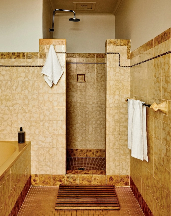 The main bathroom.