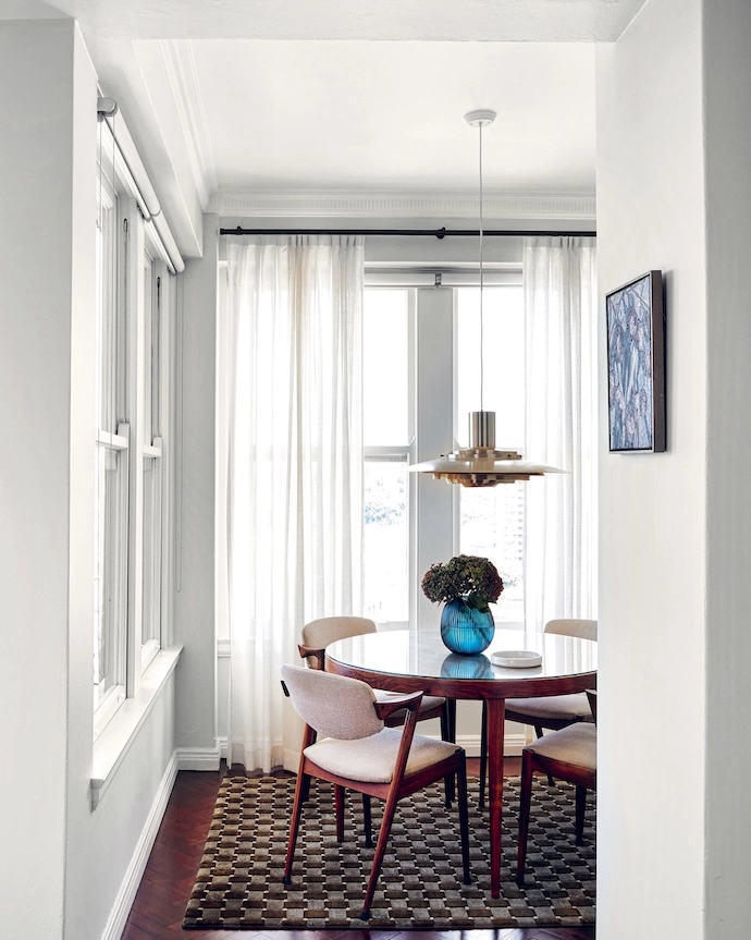 In the breakfast room, a 1950s rosewood table by Helge Sibast and Arne Vodder, with more Model 42 chairs by Kai Kristiansen.