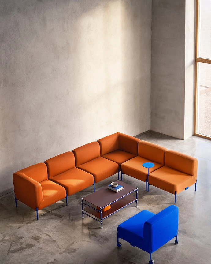 I remember this Swedish brand’s Able range of furniture catching my eye at Salone in 2024. This time around is was the Rutan range, and especially the way they employed that blue accent. The Rut range cleverly uses a modular slender steel leg base that the cushioning slabs rest on, allowing you to move, reconfigure and adapt seating requirements.
