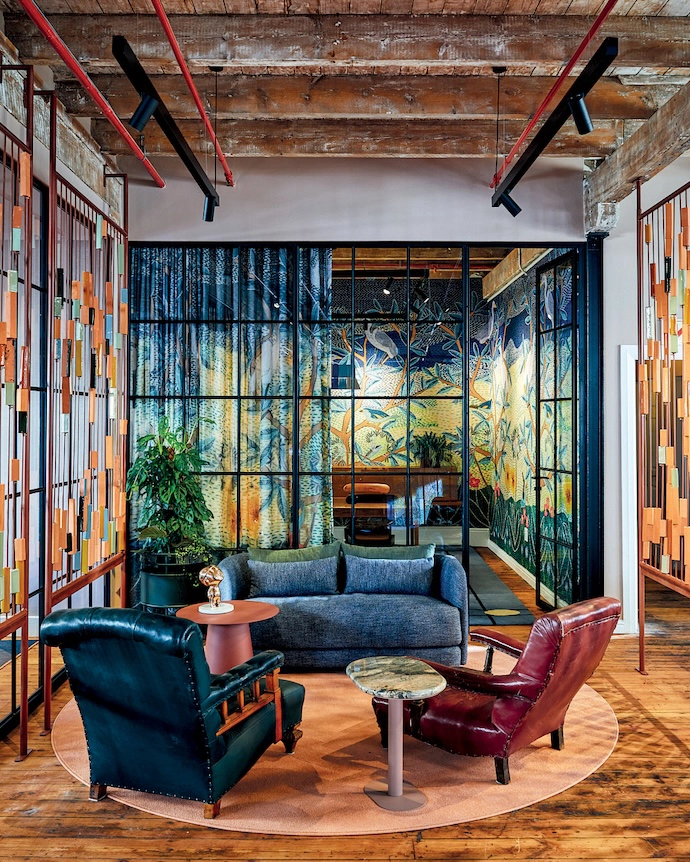 The Clout/SA and Spier Arts Trust oﬃces feature ceramic bead screens by Studio Kalki, with a sofa and sidetables by Acre Studio.