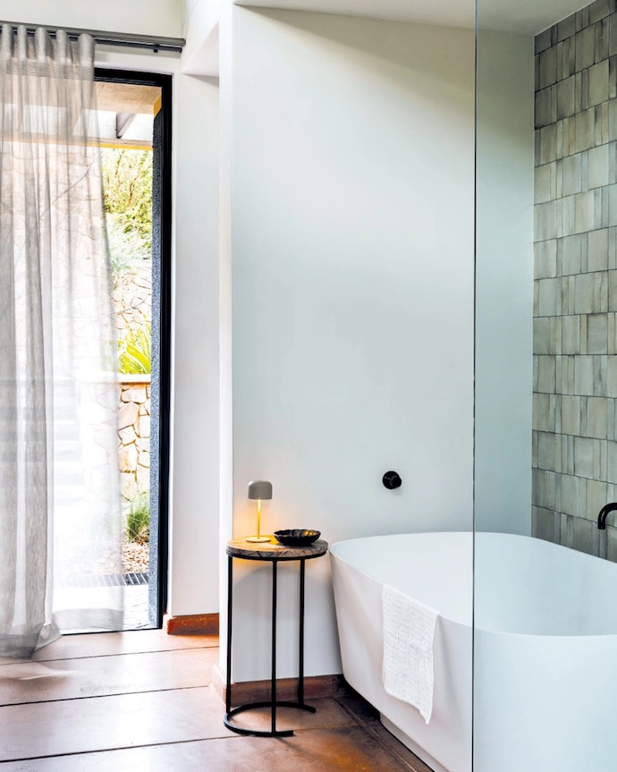 Privacy is carefully managed so that even the bathrooms feel as though they’re part of the courtyard.