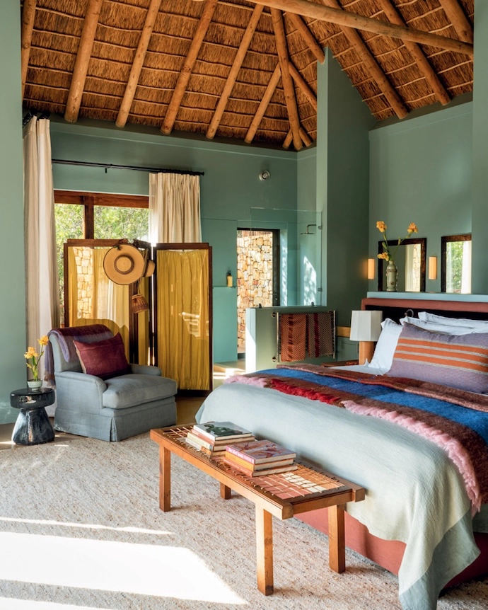 A palette of natural tones and organic textures runs throughout the estate buildings and accommodation, while painted walls and joinery, along with new stucco finishes on the fireplaces, reinforce a cohesive, timeless aesthetic.