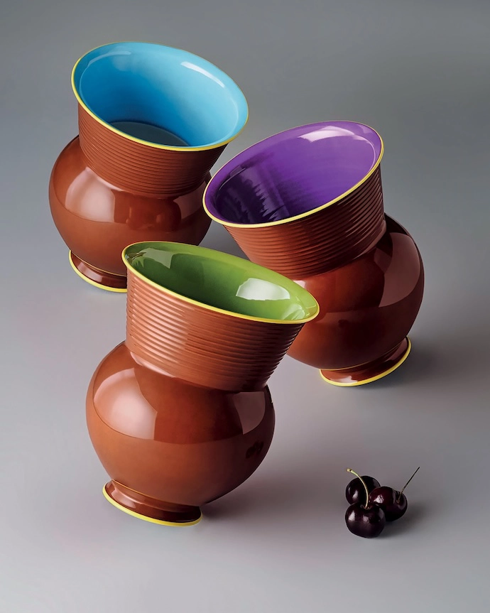 KPM+ Gisbert Pöppler Pas De Trois reimagines the Halle vase, a Bauhaus classic.