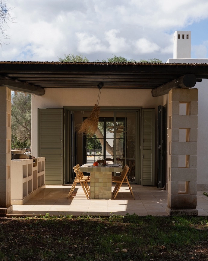 The al fresco dining area and kitchen.