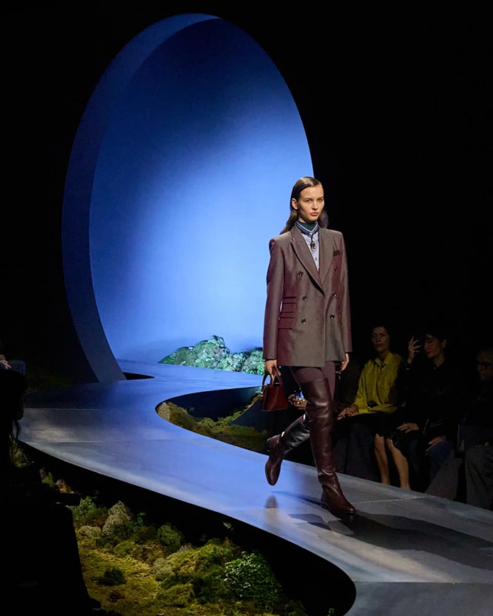 The shifting illumination caused fabrics and colors to transform as models moved through the space.