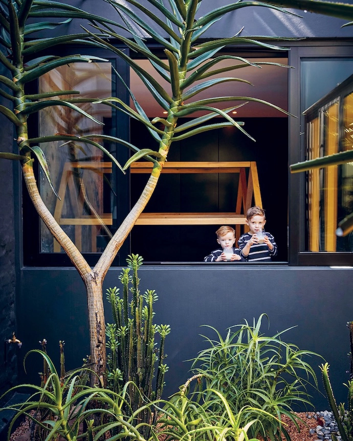 Migael and Mynhardt’s bedroom opens onto a planted courtyard.
