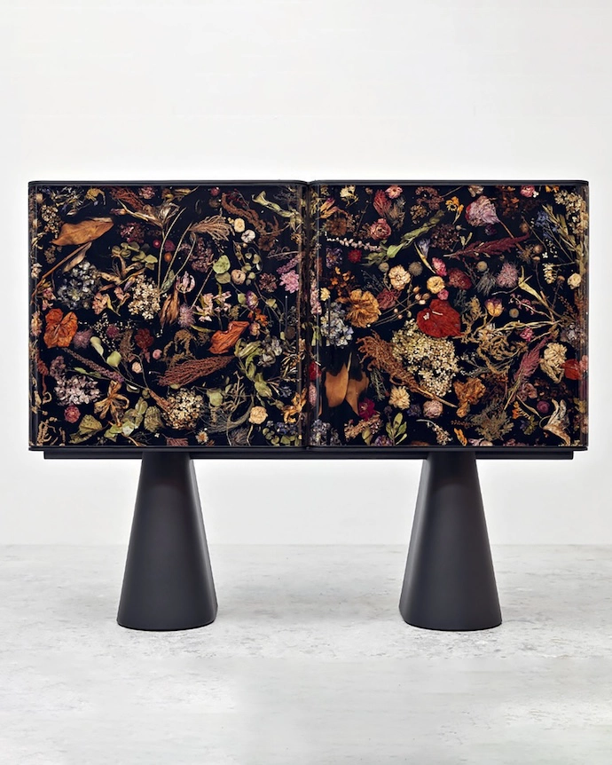 Flora Cabinet 176 in Black.