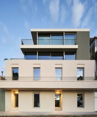 Layered, sculptural and quietly confident – Reynaers Haus Cape Town shows what's possible when architecture and aluminium glazing systems work in perfect balance.