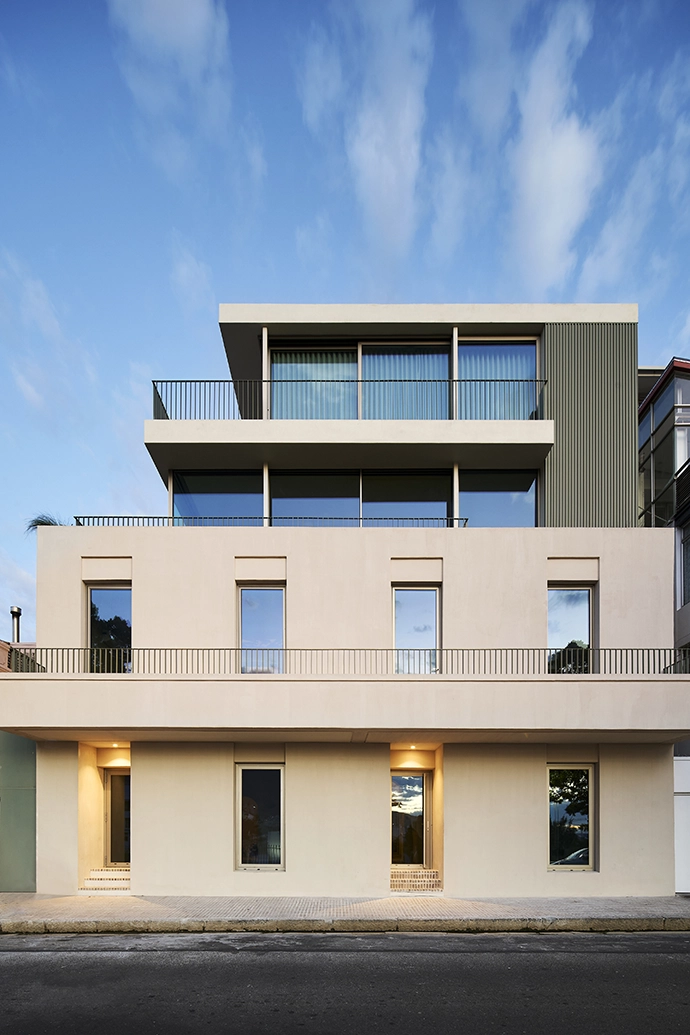 Layered, sculptural and quietly confident – Reynaers Haus Cape Town shows what's possible when architecture and aluminium glazing systems work in perfect balance.