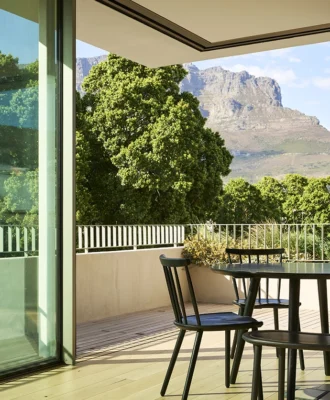 Al fresco living, elevated. Reynaers Haus proves that great design starts with letting the outdoors in.