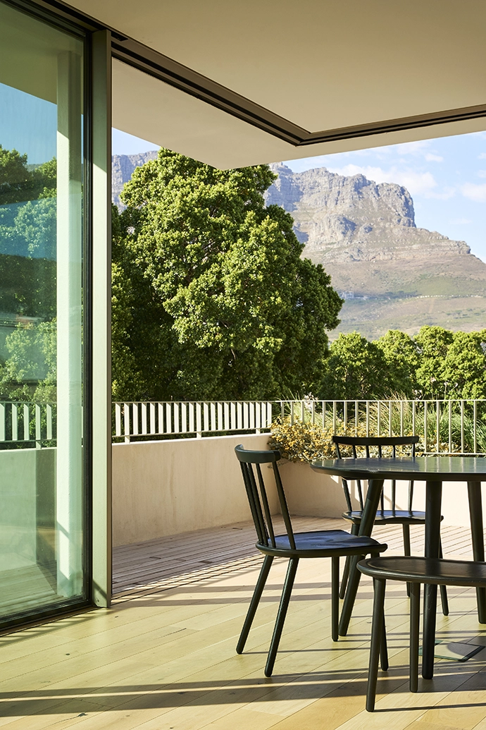 Al fresco living, elevated. Reynaers Haus proves that great design starts with letting the outdoors in.