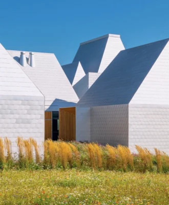 The museum takes the form of linked house-shaped structures which, together, mimic the appearance of a shtetl.