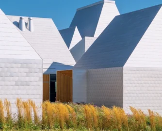 The museum takes the form of linked house-shaped structures which, together, mimic the appearance of a shtetl.