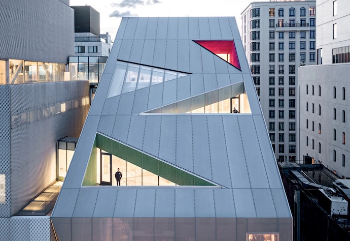 OMA’s extension to New Museum sits adjacent to SANAA’s 2007 building. In architectural dialogue with the original, the extension expands the relationship between indoors and out, oft en through triangular apertures.