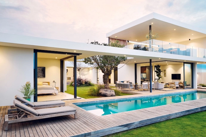 Sliding glass pocket doors allow the bedrooms to extend into the courtyard on fair-weather days. The cantilevered bar area maximises the views – and entertaining potential.