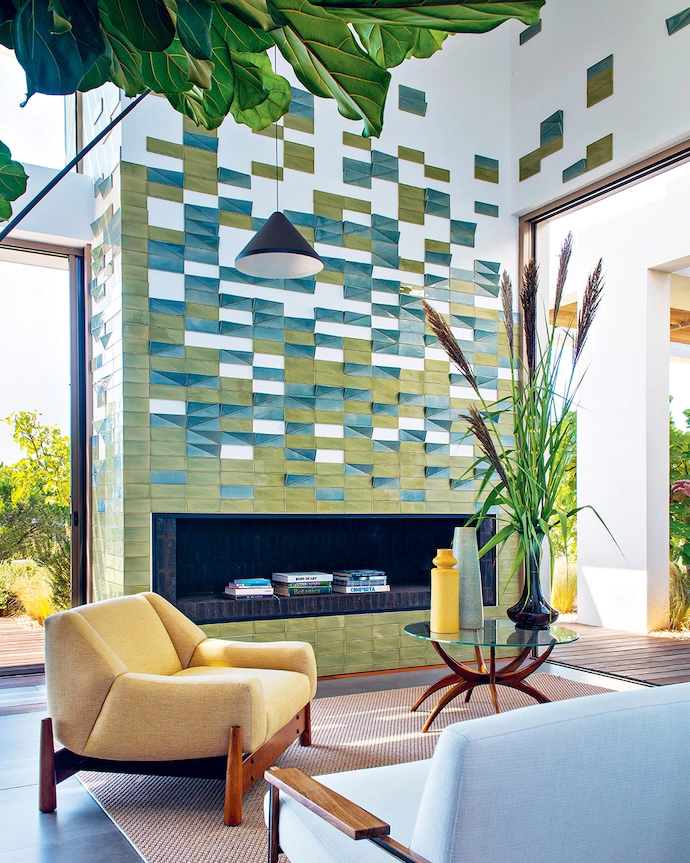 The fireplace in the living space is fully clad in an azulejo bas-relief by ceramicist Maria Ana Vasco Costa.