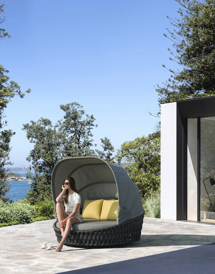 Hug Daybed with Canopy