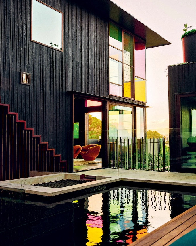 “Our clients were passionate about minimising toxins in all finishes and building materials – and shou sugi ban is low-maintenance and durable, with low environmental impact,” says architect Clinton Cole of the exterior timber cladding that’s been treated with a pre-charred finish