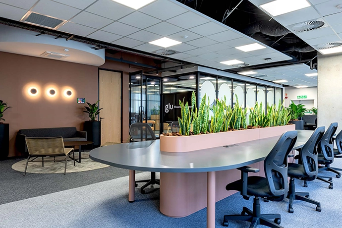 The PPS headquarters in Cape Town is designed to respond to the varied ways people use the office throughout the day. Distinct, zoned environments cater to a range of needs – from focused work and private client meetings to collaboration, wellness and social connection.