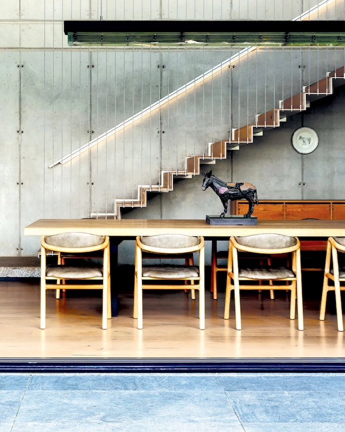 The floating staircase to the upper level was manufactured by Krijnauw Joubert, who also made the front door.