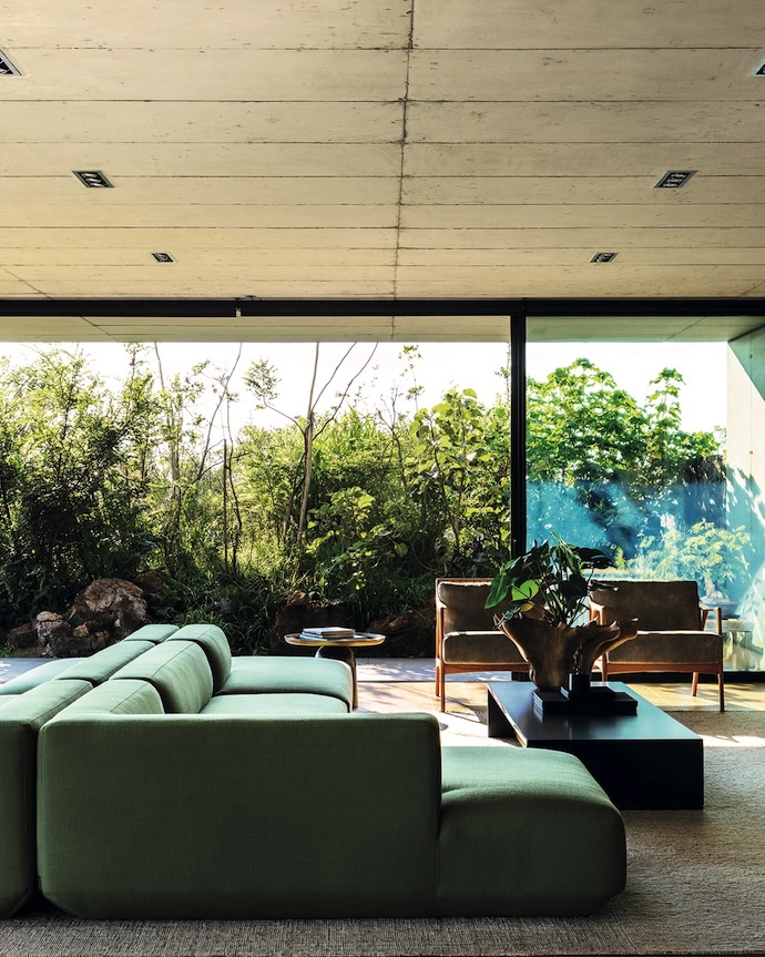 Despite the size of the living area, cosy pockets of space - which also connect with the garden outside - create an intimate atmosphere.